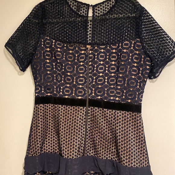 Chelsea28 lace dress - Picture 7 of 7